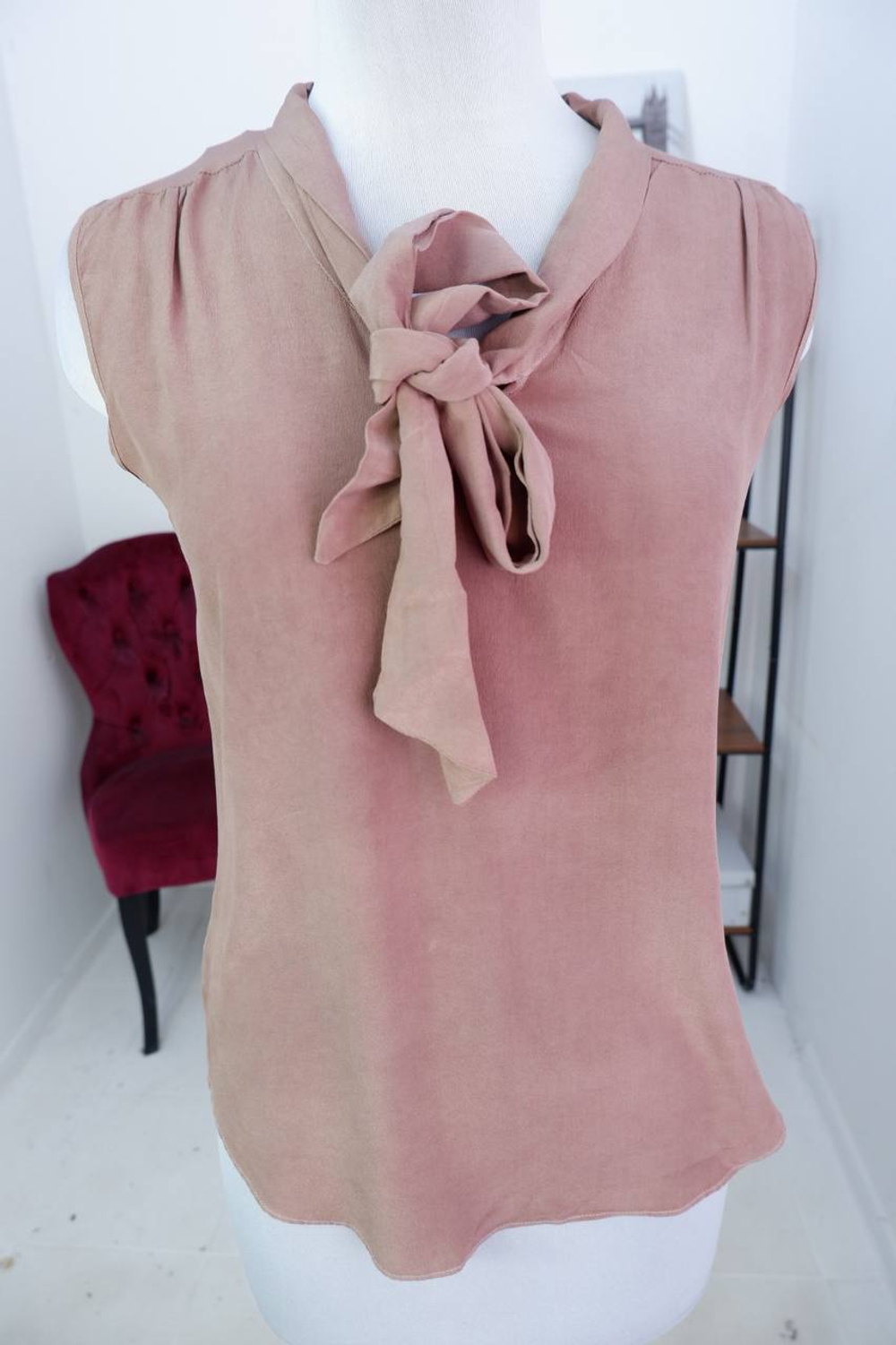 Блузка шелковая, маркировка L, визуально на 48 размер