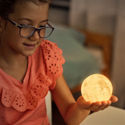 Ночник - светильник светодиодный ЭРА NLED-490-1W-W Луна аккумуляторный белый | Ночники