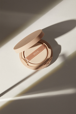 thim Luminous Skin Cushion - Долговременная основа в губке для сияния и увлажнения оттенок 23 Natural Beige, 15 g
