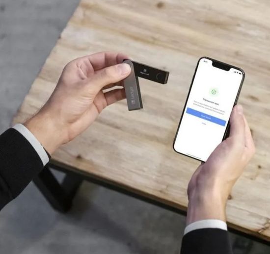 Аппаратный криптокошелек Ledger Nano X