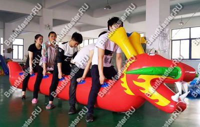 Надувная командная игра "Верхом на драконах"