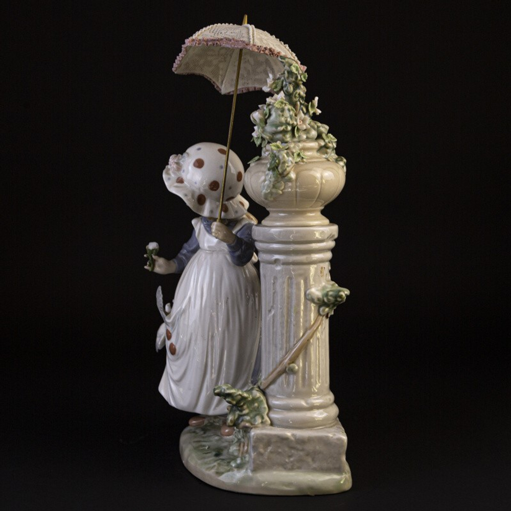 Фарфоровая мануфактура Lladro «Девочка с ажурным зонтиком»