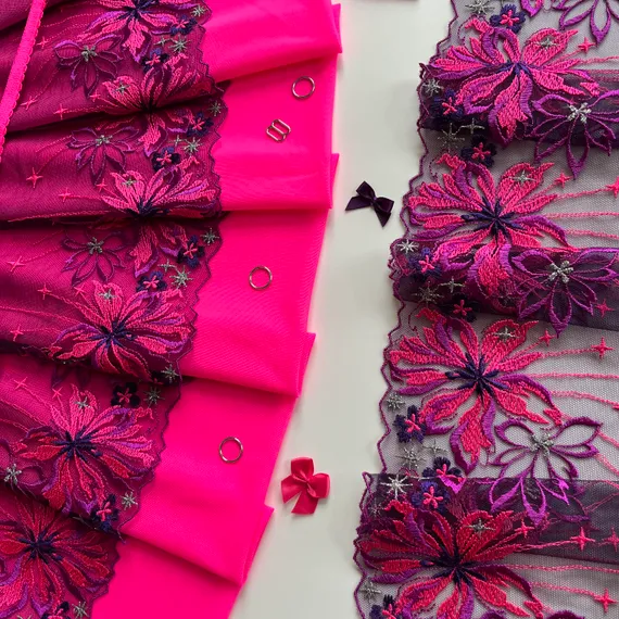 Вышивка на сетке фиолетовая/неон 24 см (левая)