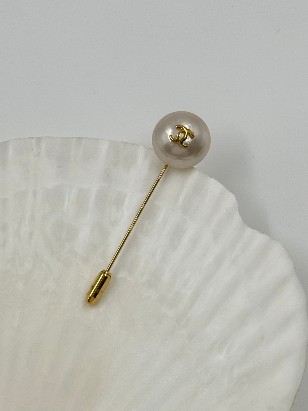 Брошь булавка с «жемчугом» Chanel