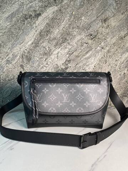 Сумка-мессенджер Louis Vuitton