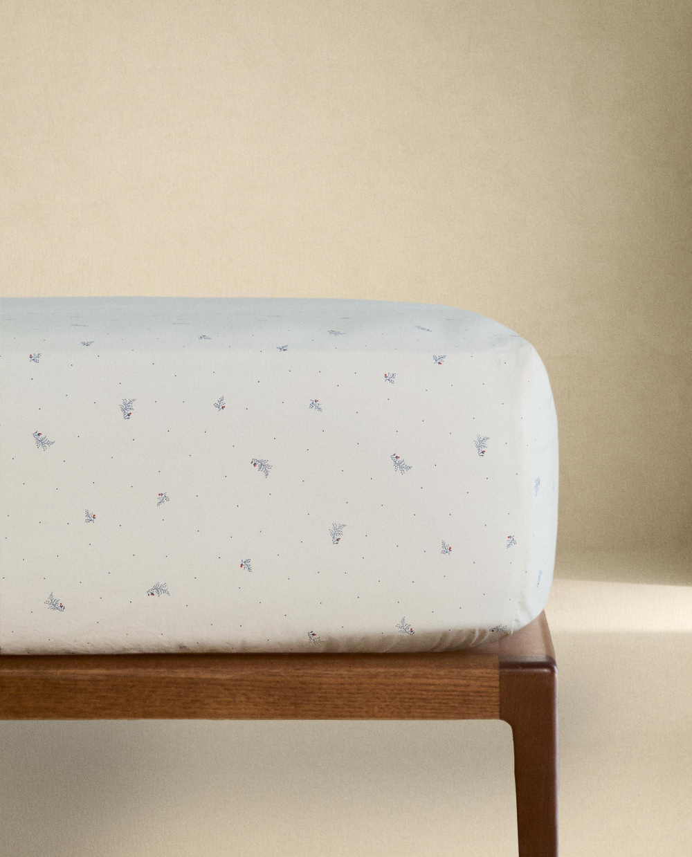 Простыня на резинке Zara Home, хлопок 100%, с растительным принтом, 1661/900