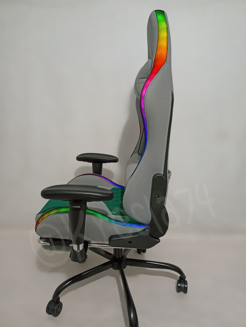 Геймерское кресло из ткани с RGB подсветкой. Серо-зелёное