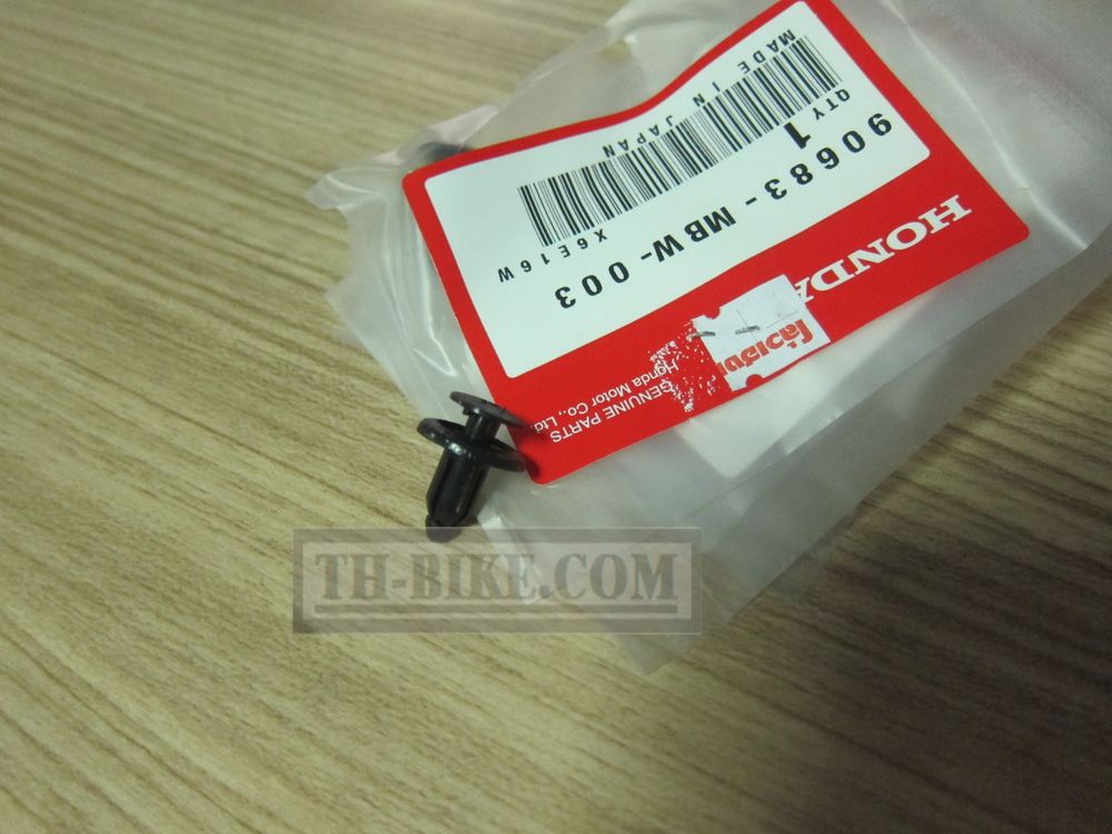 90683-MBW-003. CLIP, BODY