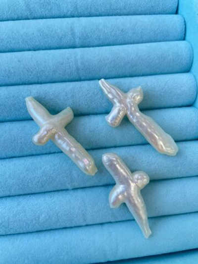 27353-д Жемчуг натуральный "Крест" 30*19мм, диагональн. отв.