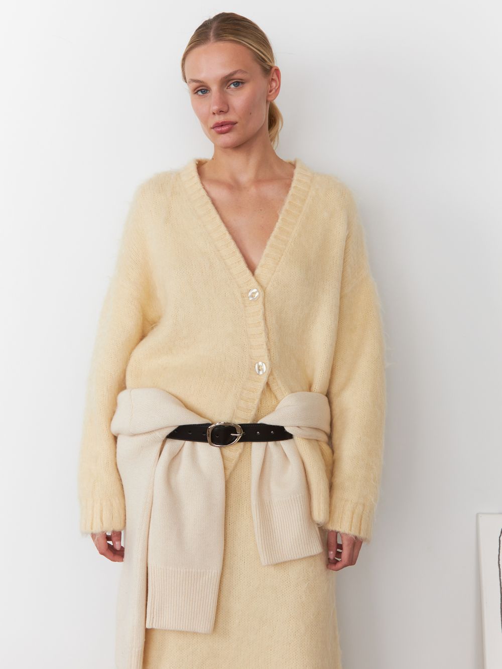 БАЗОВЫЙ РЕМЕНЬ С МЯТОЙ ПРЯЖКОЙ BLACK