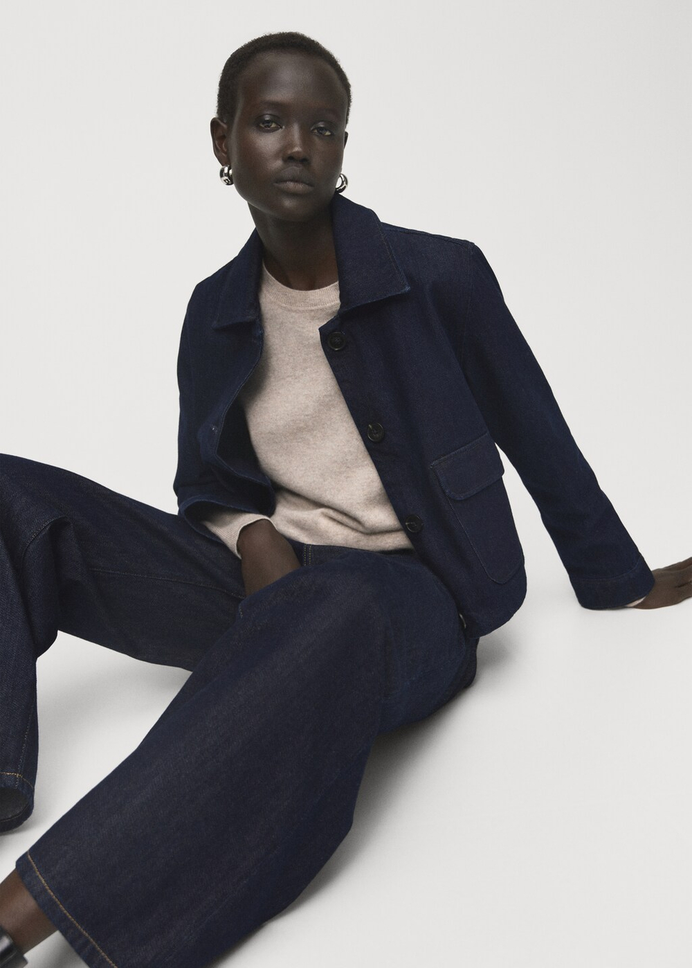 Джинсовая куртка с карманами