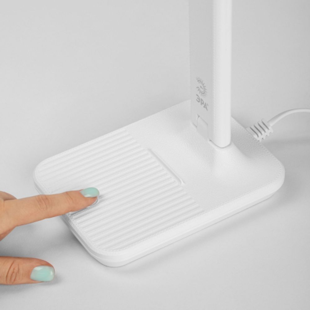 Настольный светильник ЭРА NLED-500-10W-W светодиодный белый