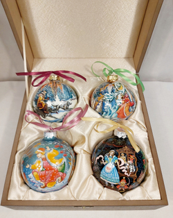 Сувенирный набор из 4-х новогодних шаров с ручной росписью