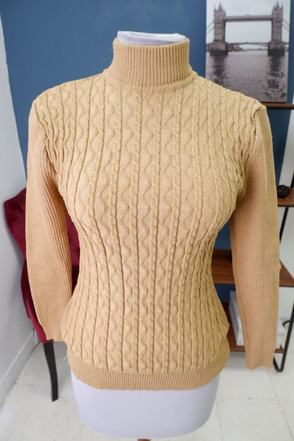 Свитер бежевый 44 размер