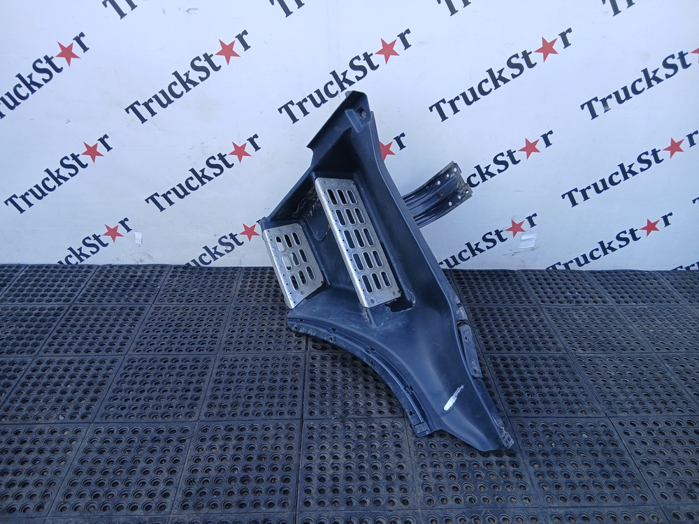 Корпус подножек левый