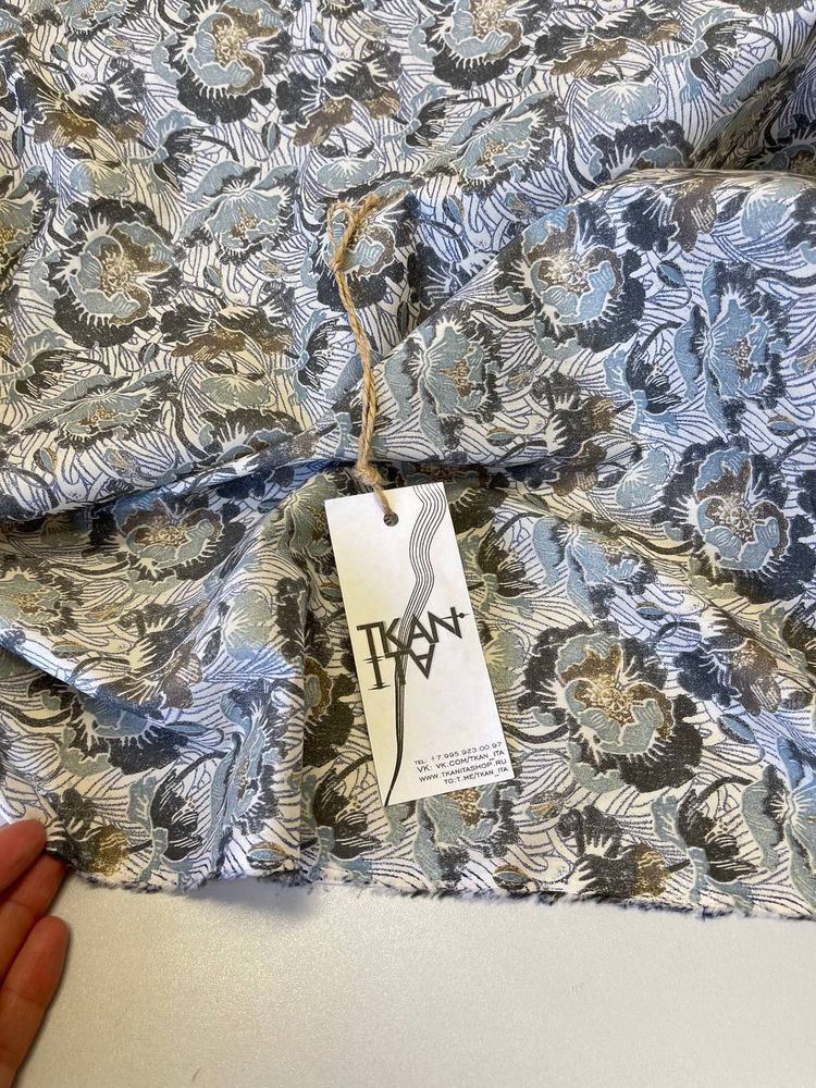 Блузочно-плательный принтованный хлопок (Tana Lawn) (Liberty, 100%хлопок, Белый фон/серо-голубые цветы, 138, 80 гр/м2)