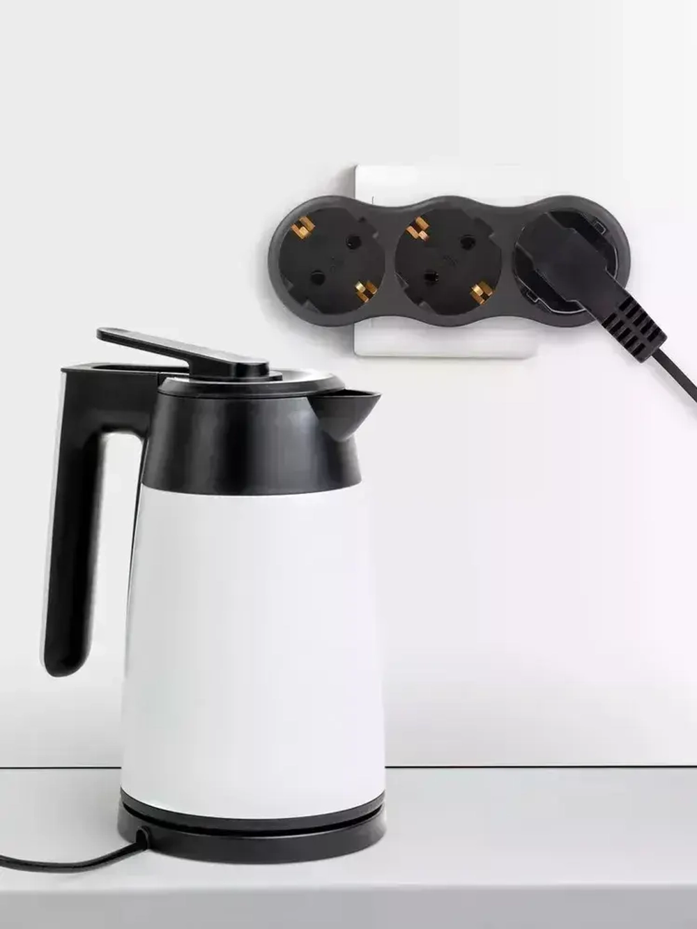 Разветвитель электрический ЭРА SPx-3e-B на 3 розетки с заземлением 16А черный