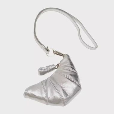 Подвес на сумку круассан серебряный B-01