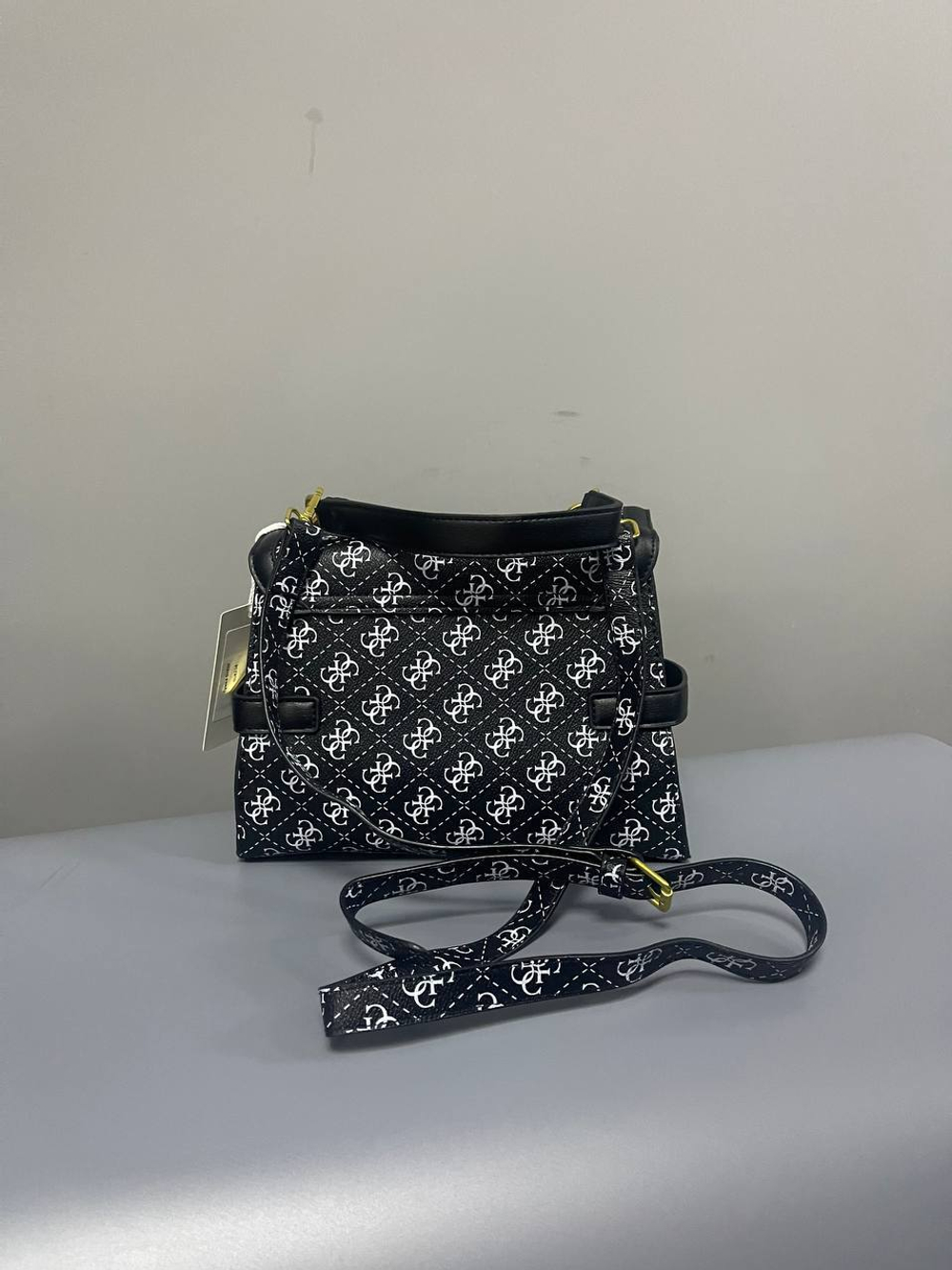 Сумка GUESS