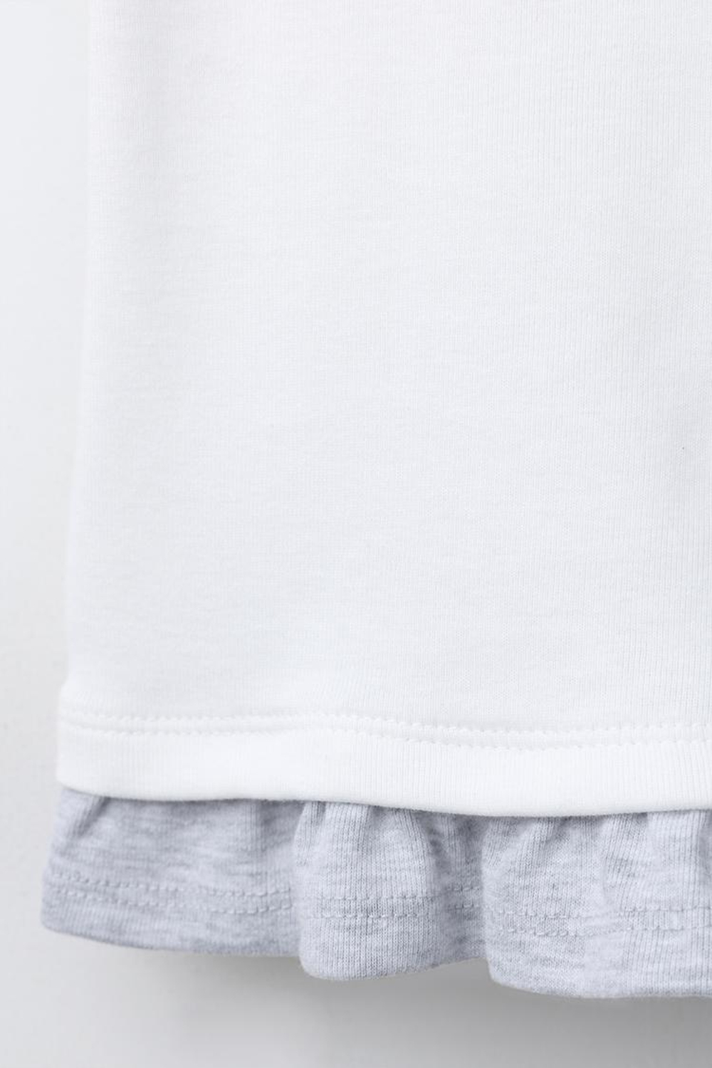 ZARA ФУТБОЛКА С ДВОЙНЫМ ВОРОТНИКОМ И ВЫШИТОЙ ЗВЕЗДОЙ, БЕЛЫЙ