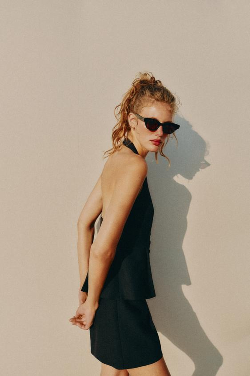 ZARA ТОП-ЖИЛЕТ ХАЛТЕР С ОБТЯЖНЫМИ ПУГОВИЦАМИ, ЧЕРНЫЙ