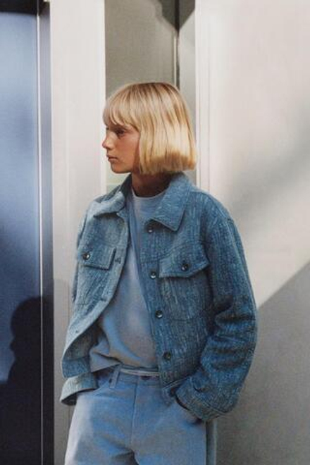 ZARA КУРТКА-ТРАКЕР ИЗ РЕЛЬЕФНОЙ ТКАНИ, СИНИЙ/БЕЛЫЙ