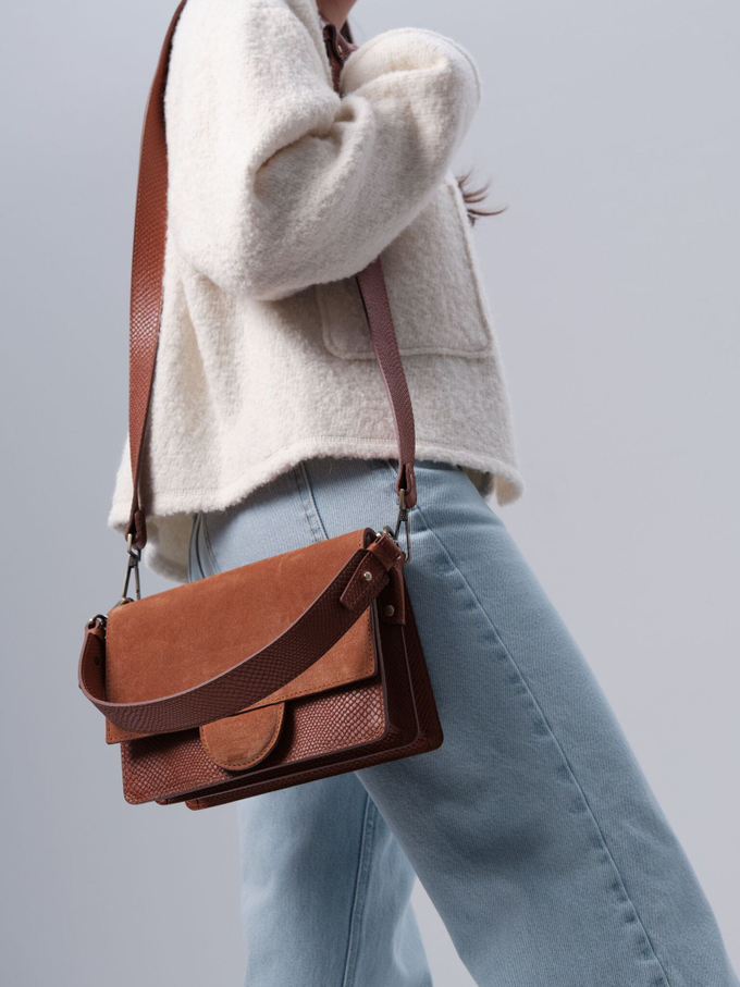 Сумка замшевая через плечо коричневая питон