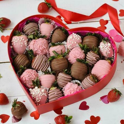 Клубника в шоколаде Pink Chocolate, 20-25 ягод