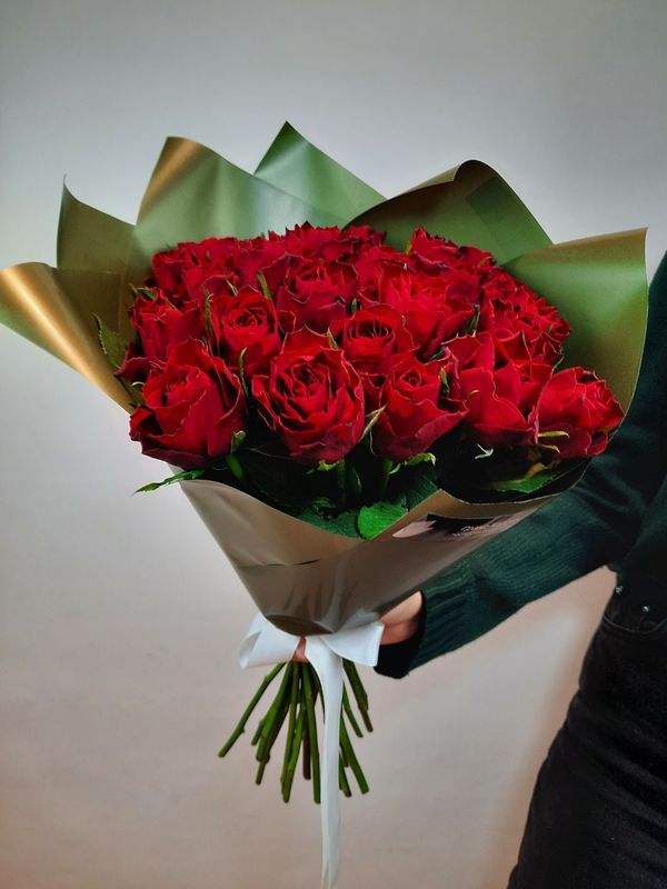 Букет роз Мадам Рэд 40 см (в упаковке)