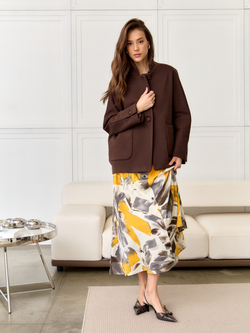 Жакет с двумя разрезами по бокам