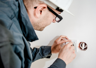 Подрозетники, розетки и выключатели