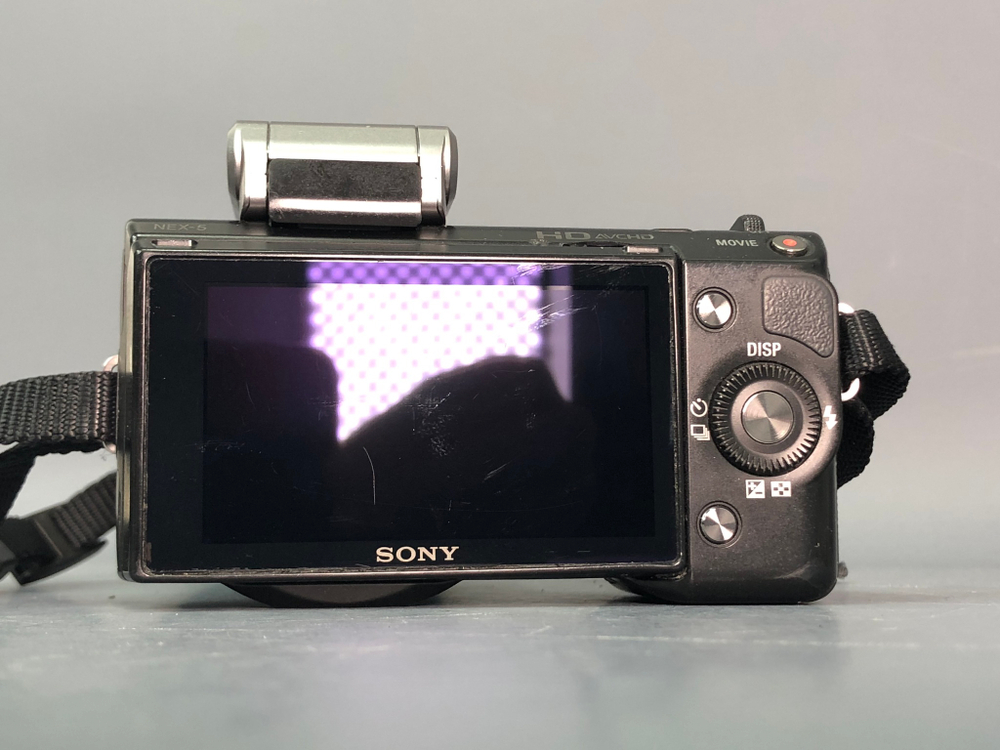 Sony Nex-5 + 18-55 (+вспышка) коцки по корпусу