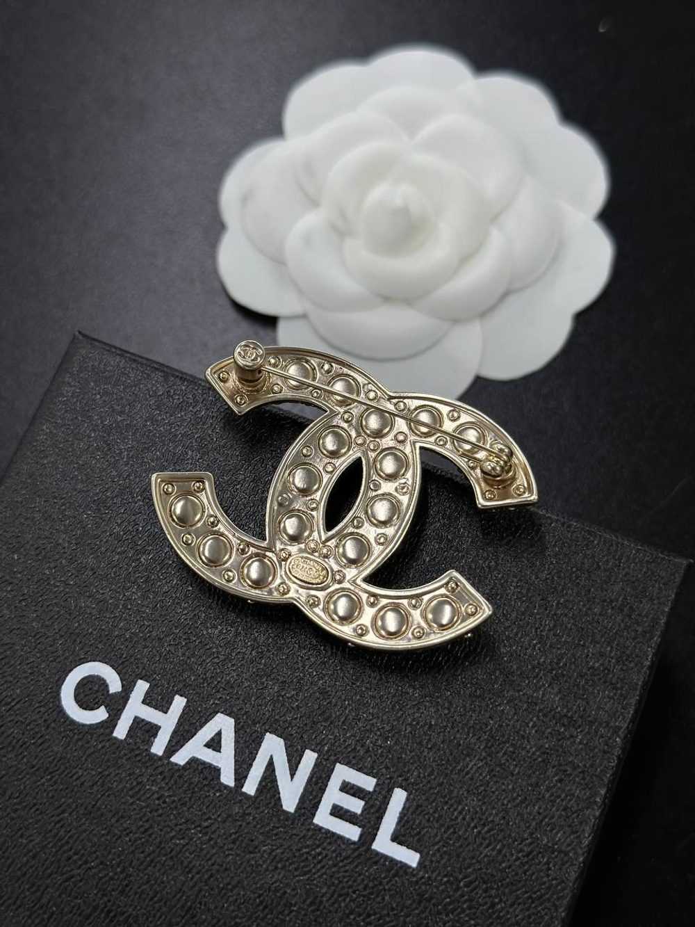 Брошь CHANEL