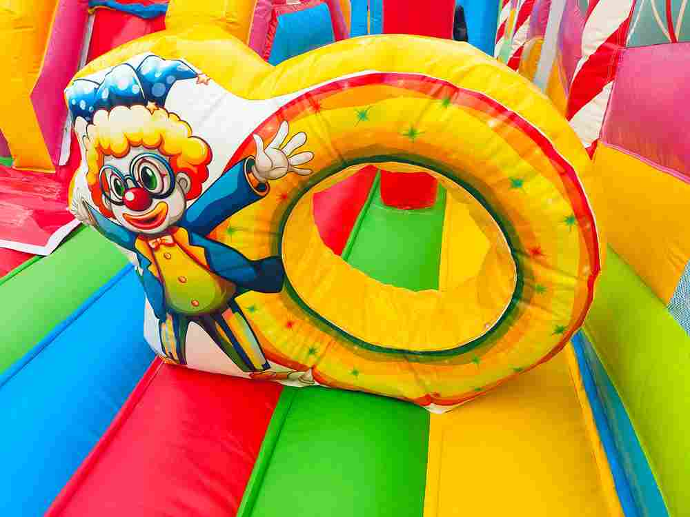 Коммерческий надувной батут «Парк развлечений», 14*6*7 м.