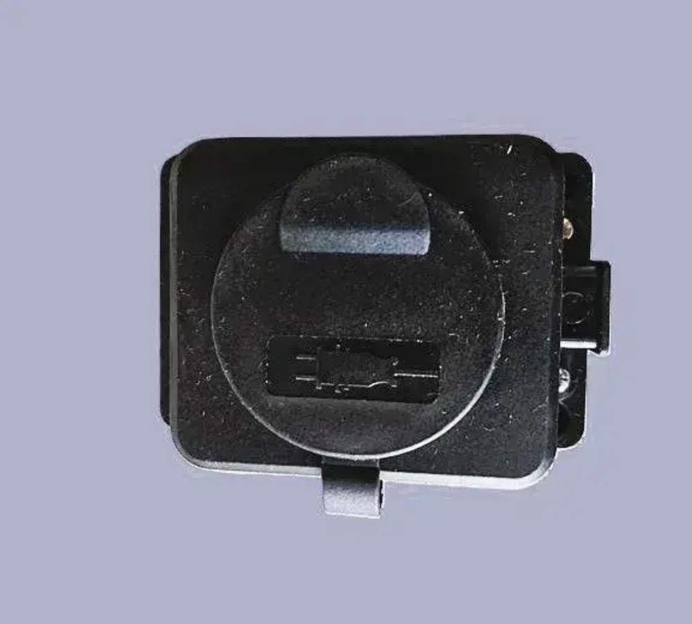 Колодка розеточная электрическая каучуковая с заземлением, розетка одноместная, IP 54, черный