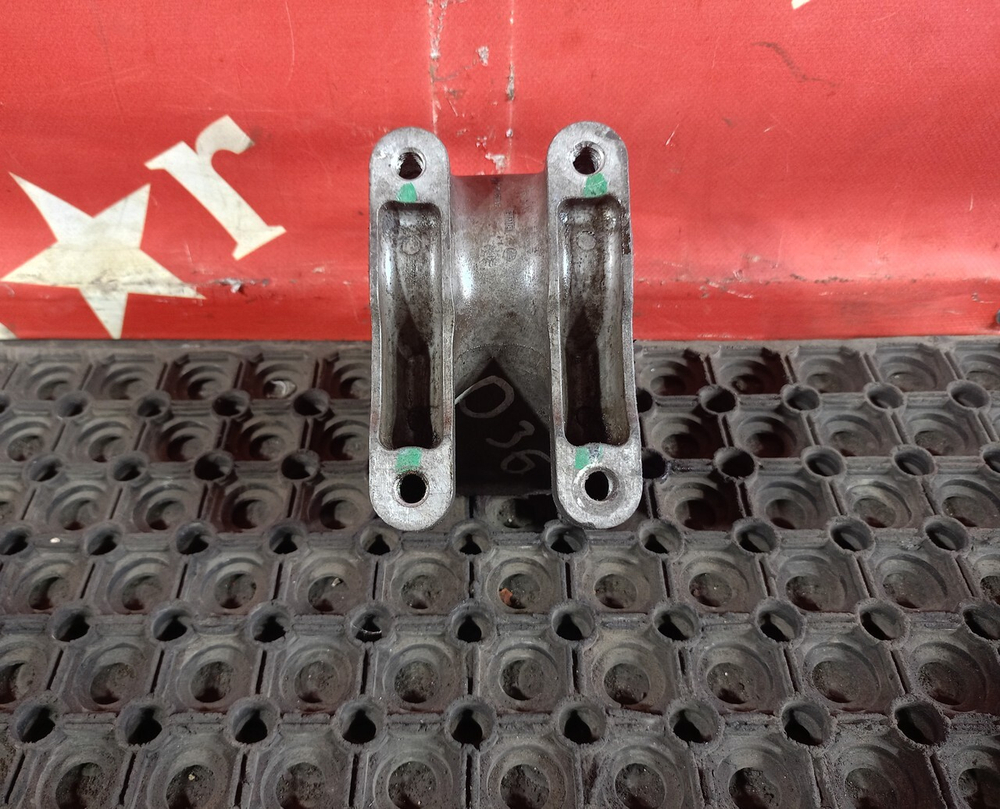 Подушка двигателя передняя