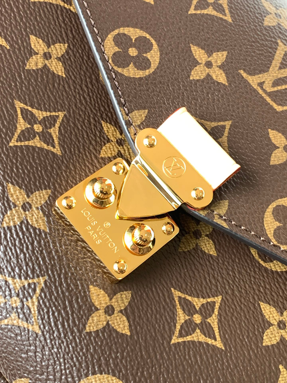Louis Vuitton Pochette Metis