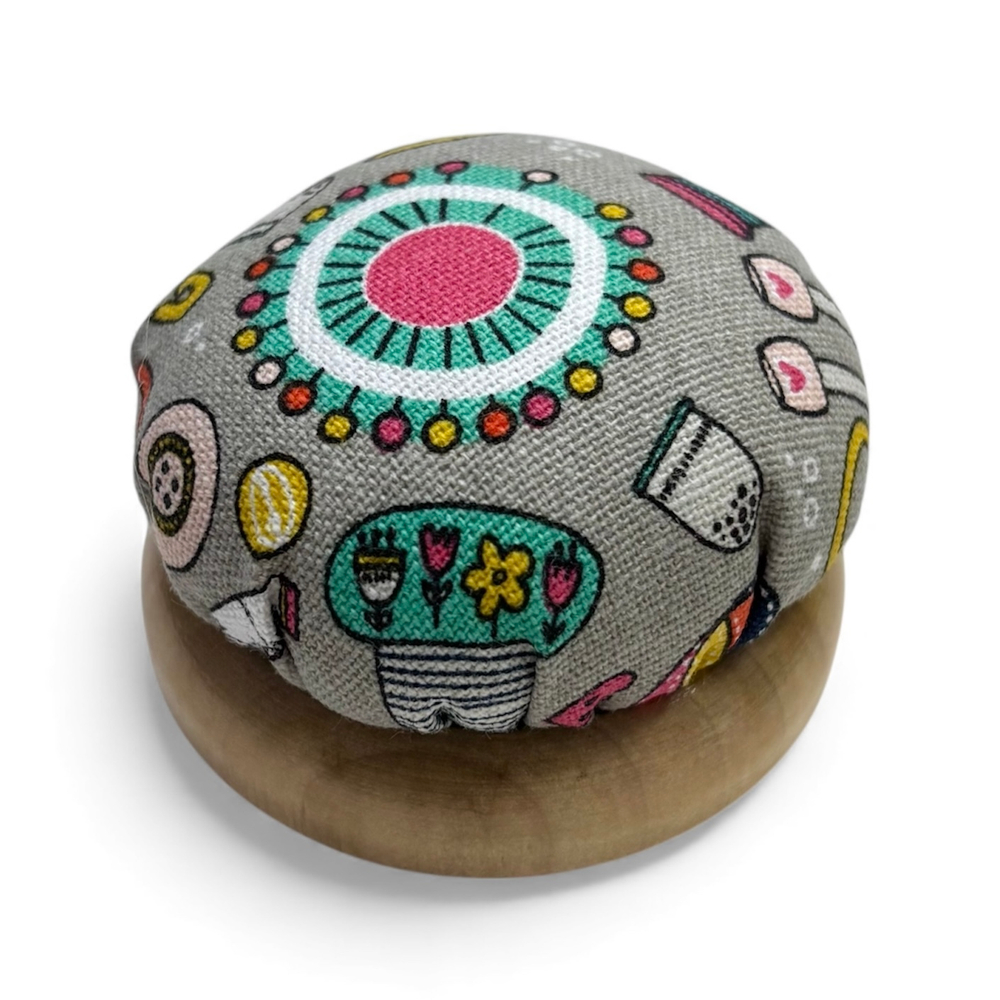 Игольница - подушечка на деревянной основе