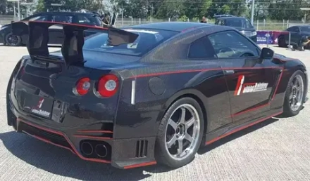 Карбоновые крылья для Nissan GT-R R35 Ниссан тюнинг обвес