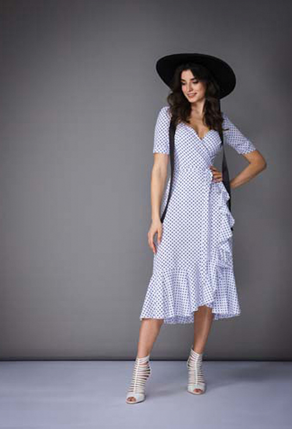 Платье белое в мелкий горох облегающее с запахом 07-01-21SS