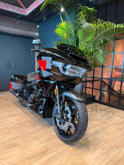 Harley-Davidson CVO Road Glide ST 121 (Hot Lap) 2025