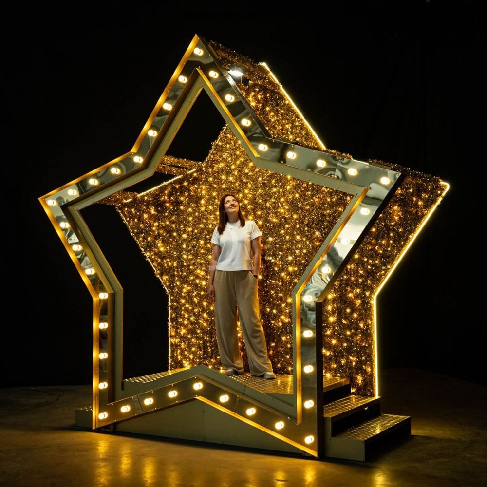 светящаяся конструкция - фотозона  "Золотая звезда"