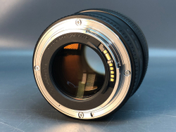 Canon EF 85mm 1.8
