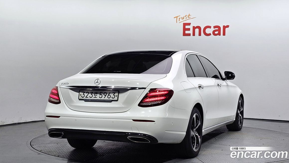 Mercedes-Benz E-Class W213 E250 Avangarde (11.2019)