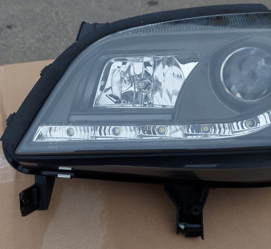Передние фары daylight black для Opel Zafira A