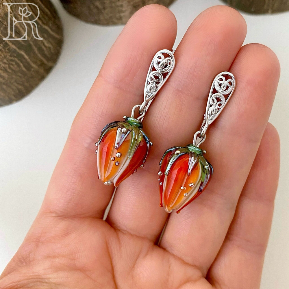 LEFIREL' Серьги серебряные женские "Физалис" с цветами из муранского стекла / ювелирные украшения из родированного серебра 925