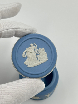 Миниатюрная шкатулка Wedgwood голубая