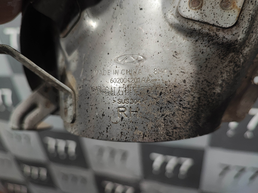 Насадка глушителя правая Chery Tiggo 8 Pro 21-24 Б/У Оригинал 602001201AA