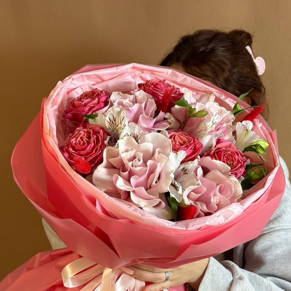 Букет «секрет Виктора» розы с альстромерией