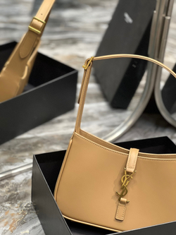 Saint Laurent Le 5 à 7 Hobo Bag